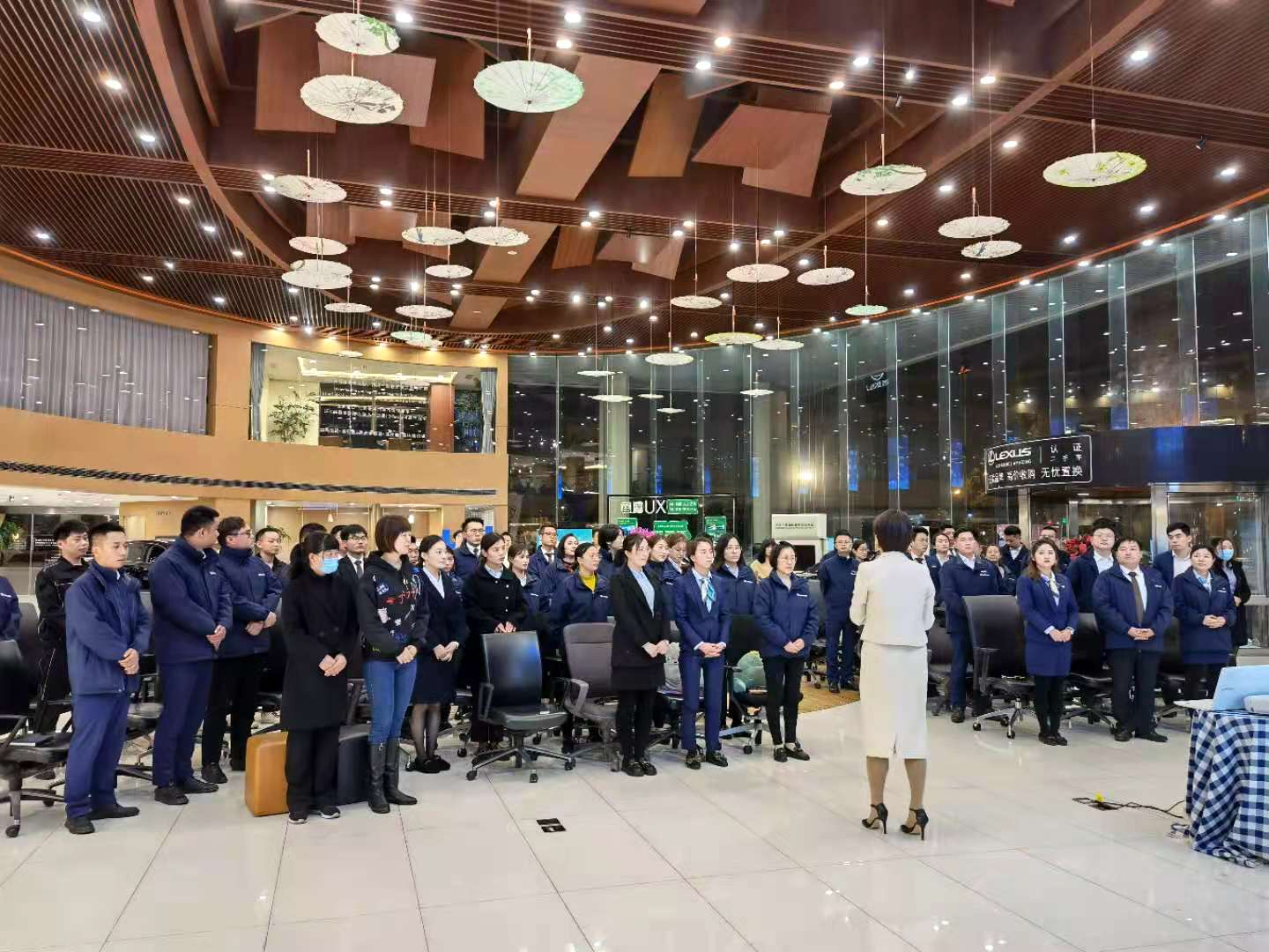 如何通過接待禮儀培訓機構提升企業服務效能？